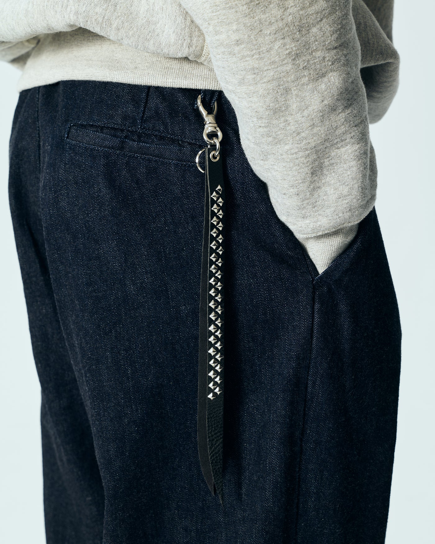 STUDS LEATHER LONG KEY RING