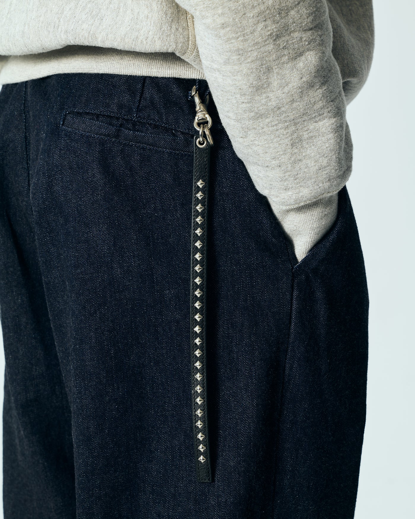 STUDS LEATHER LONG KEY RING