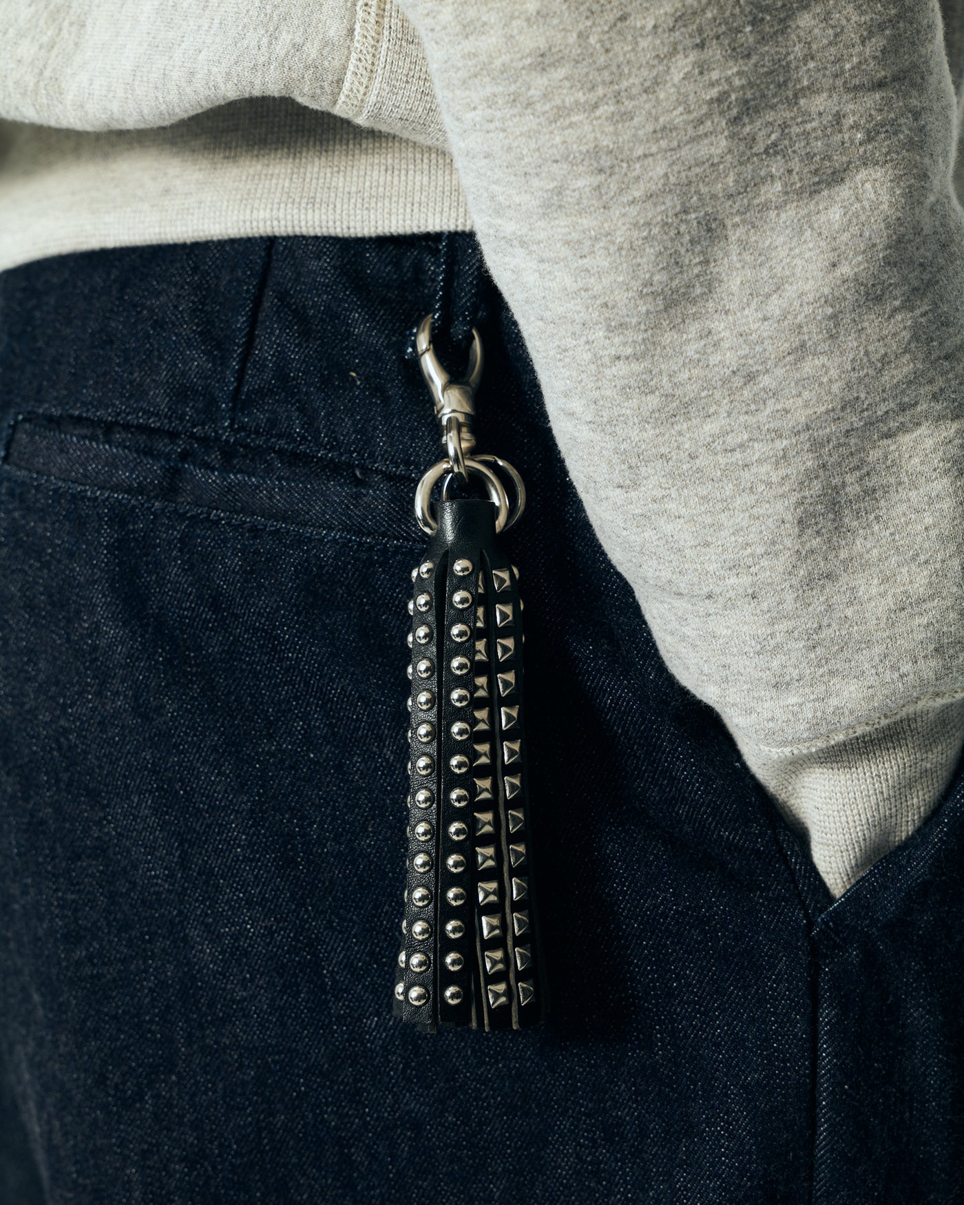 STUDS LEATHER TASSEL KEY RING