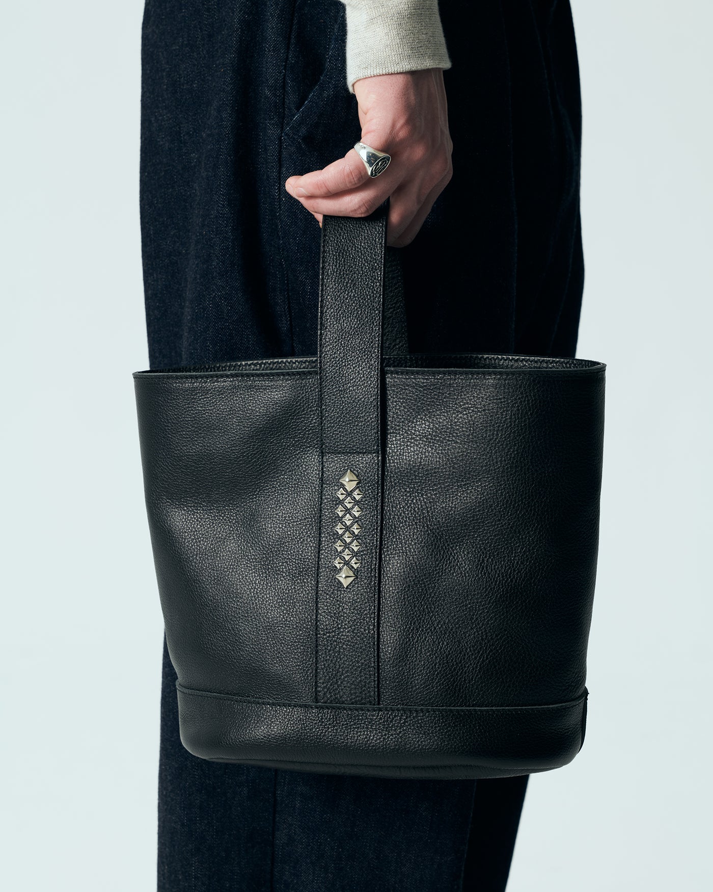 STUDS LEATHER BUCKET BAG