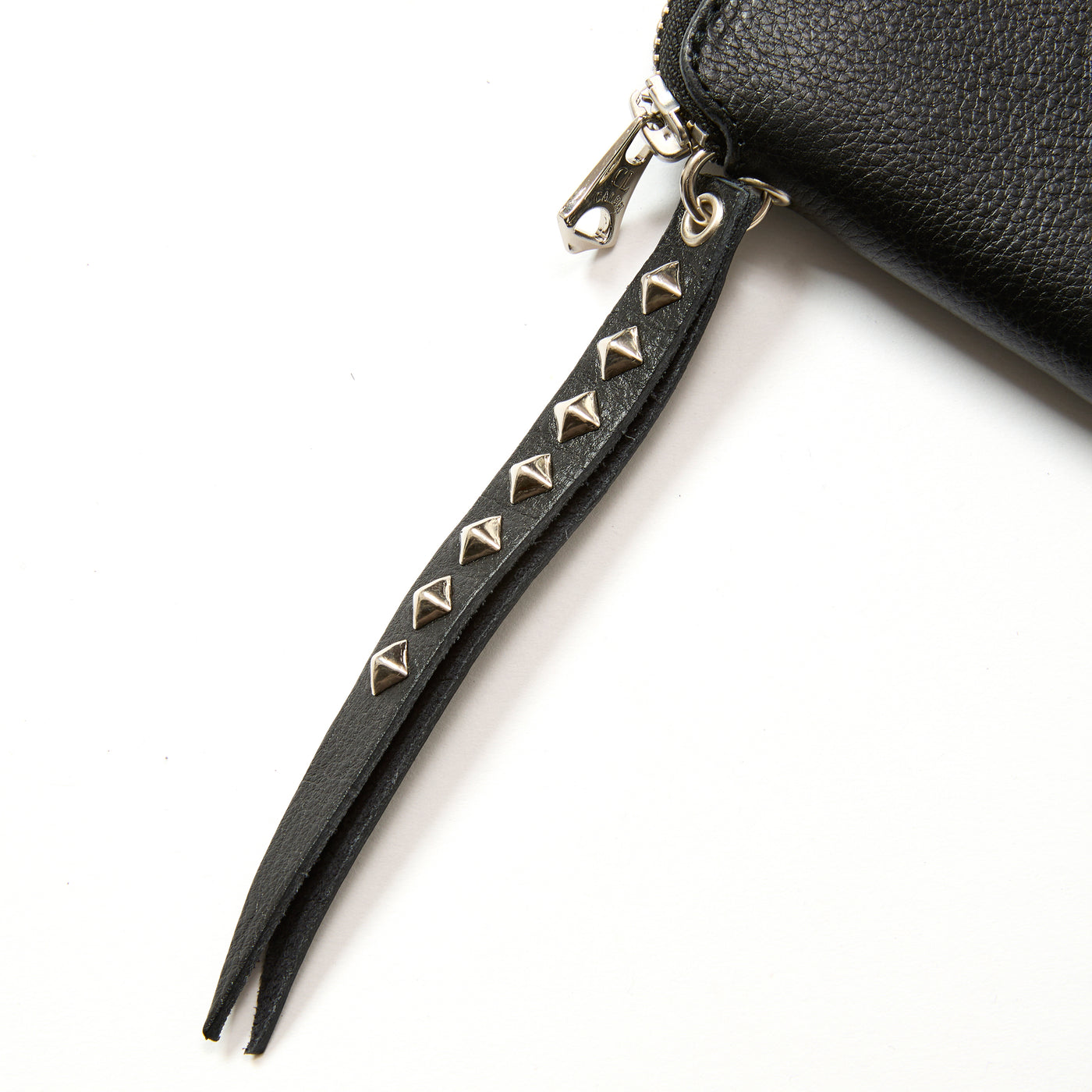 PLANE LEATHER ZIP MULTI WALLET ＜STUDS CHARM＞