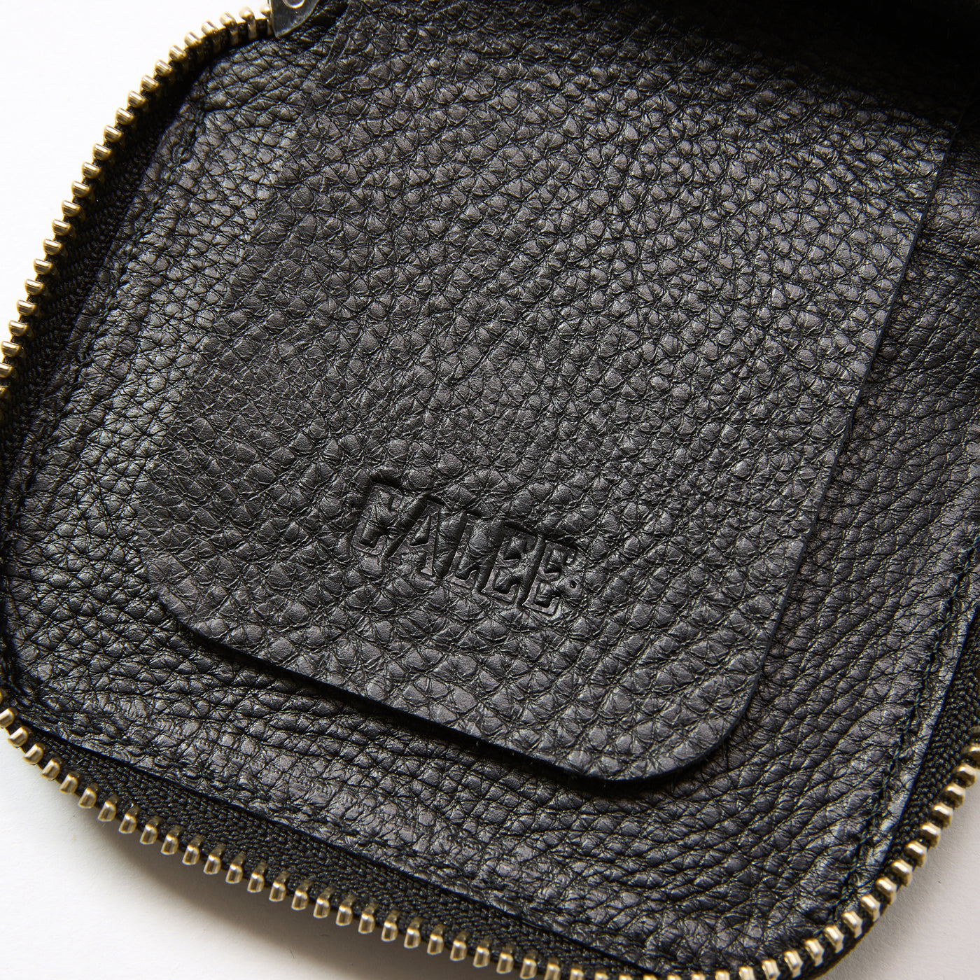 PLANE LEATHER ZIP MULTI WALLET ＜STUDS CHARM＞