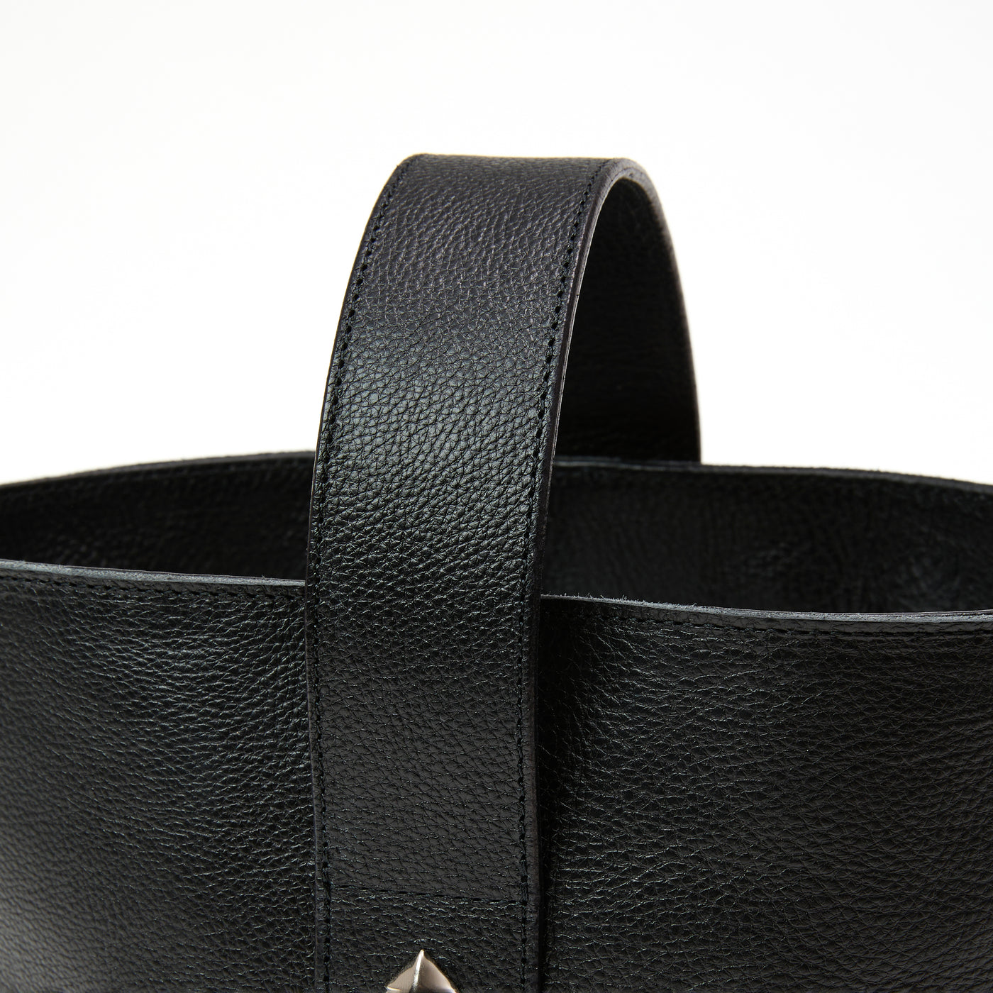 STUDS LEATHER BUCKET BAG