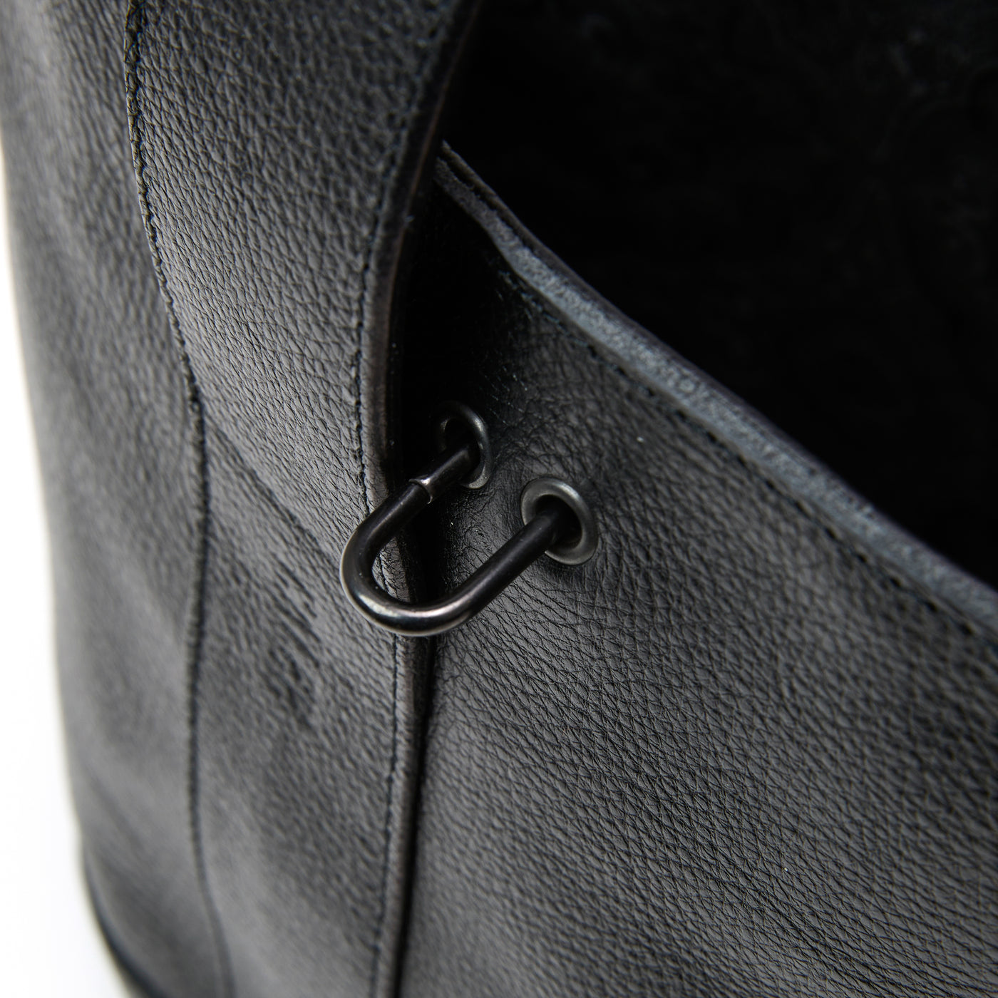 STUDS LEATHER BUCKET BAG