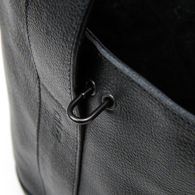 STUDS LEATHER BUCKET BAG