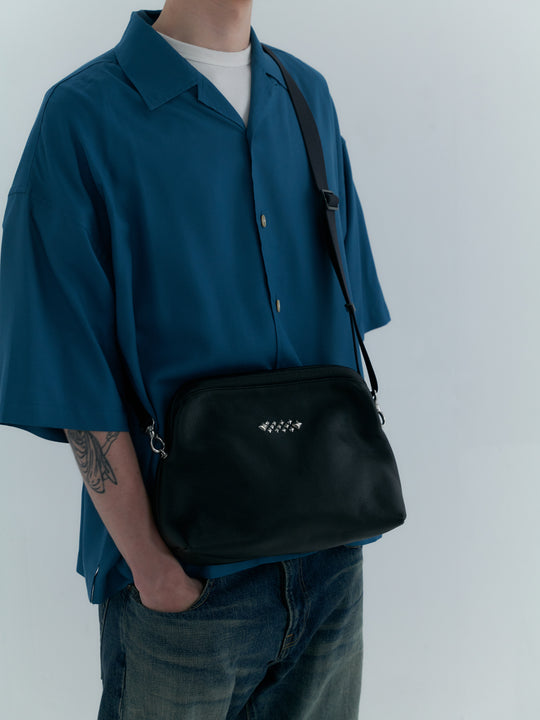 STUDS LEATHER SHOULDER BAG ＜INTERNAL FLEX FRAME TYPE＞ – CALEE