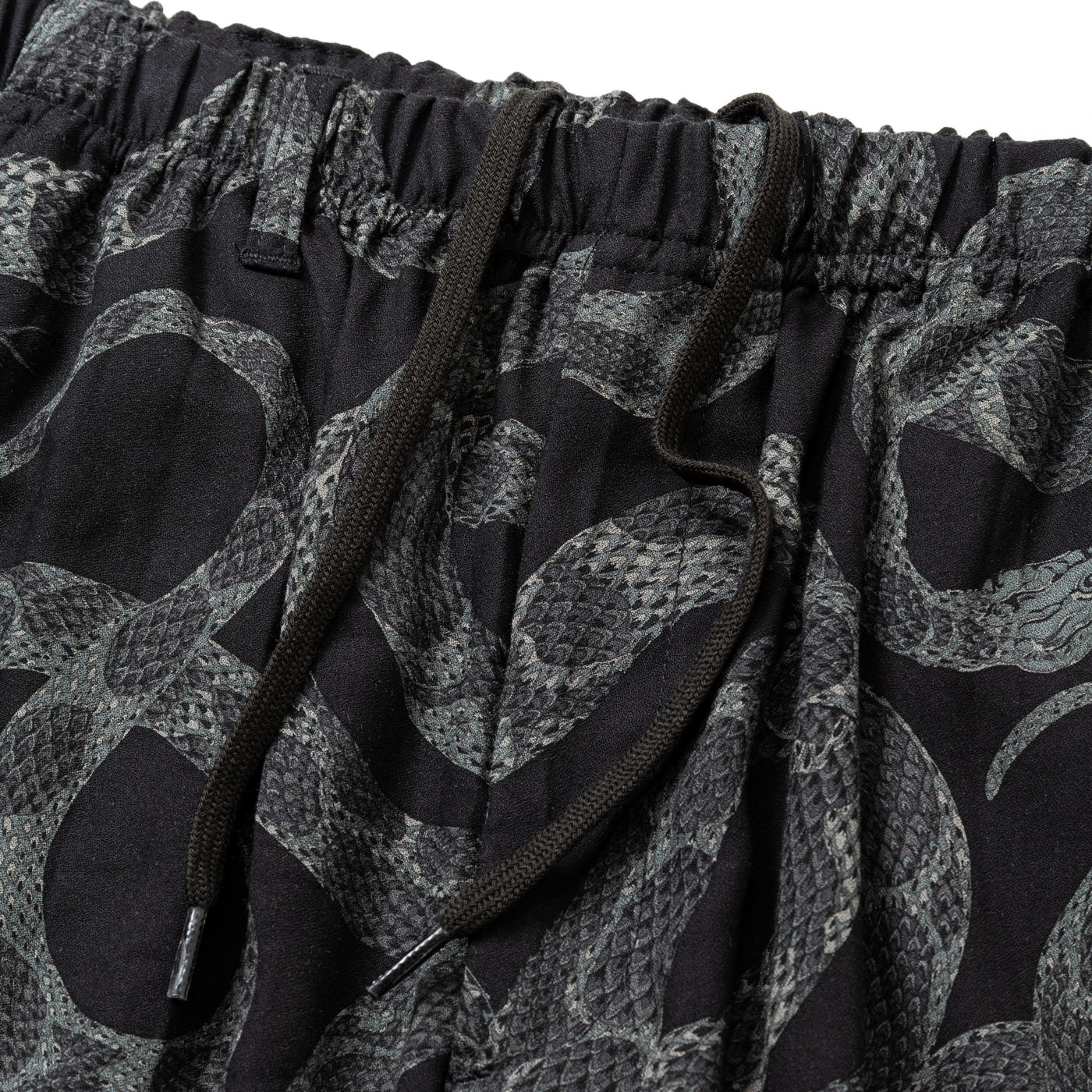 ALLOVER SNAKE PATTERN EASY SHORTS ＜EXCLUSIVE＞