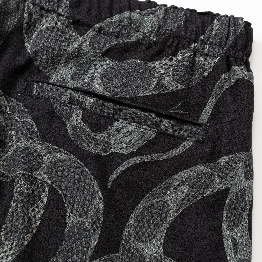 ALLOVER SNAKE PATTERN EASY SHORTS ＜EXCLUSIVE＞ – CALEE