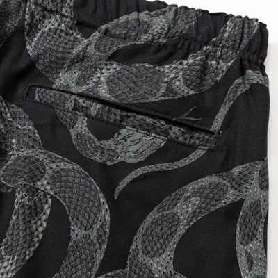 ALLOVER SNAKE PATTERN EASY SHORTS ＜EXCLUSIVE＞