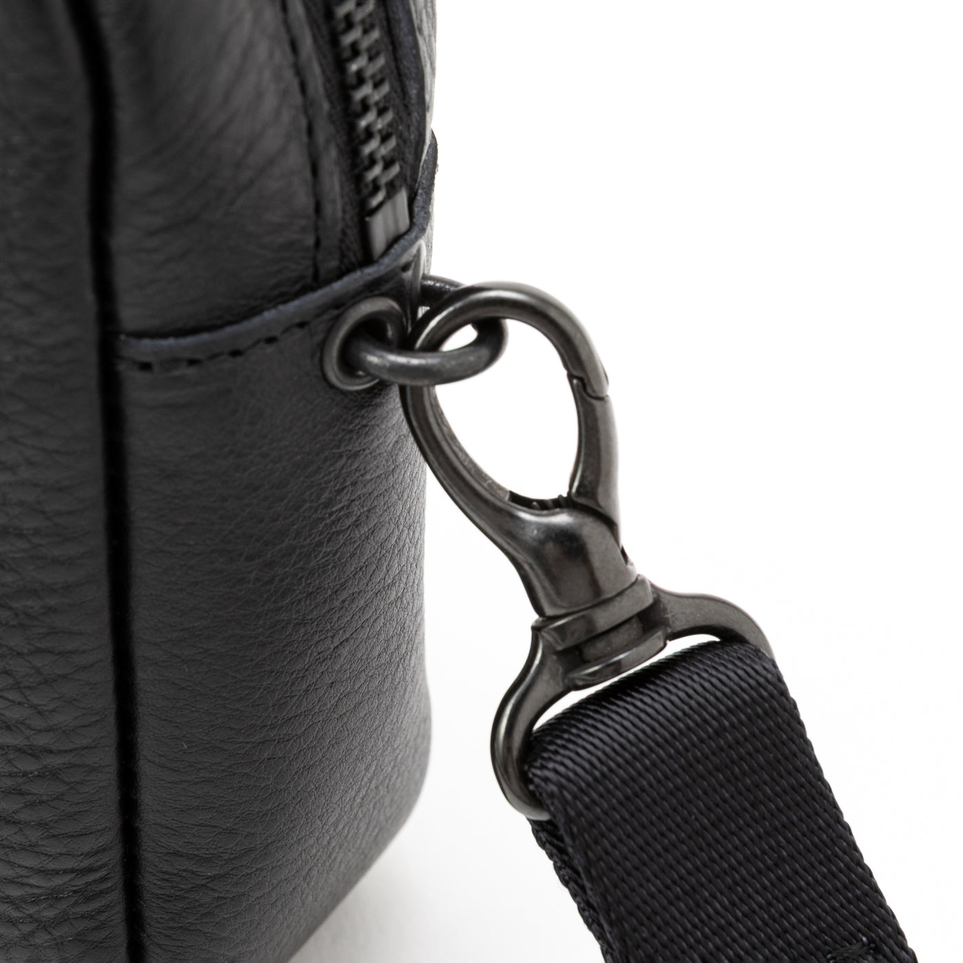 BLACK STUDS LEATHER SHOULDER BAG ＜EXCLUSIVE＞