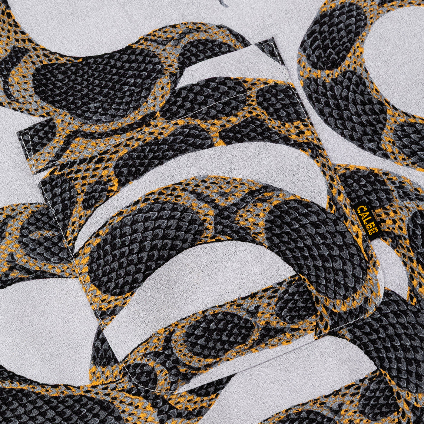 ALLOVER SNAKE PATTERN S/S SH – CALEE ONLINE STORE